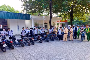 Phương tiện vi phạm do học sinh điều khiển được phân loại xử lý. Ảnh: TG