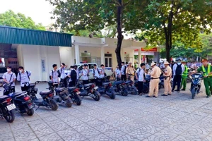 Phương tiện vi phạm do học sinh điều khiển được phân loại xử lý. Ảnh: TG