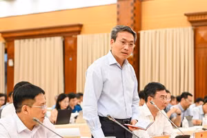 Thiếu tướng Nguyễn Quốc Toản, Chánh Văn phòng Bộ phát biểu tại họp báo.