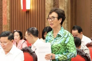 PGS,TS Bùi Thị An phát biểu tham luận.