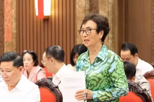 PGS,TS Bùi Thị An phát biểu tham luận.