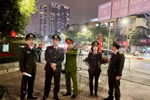 Đại tá Nguyễn Tiến Đạt kiểm tra công tác đảm bảo ANTT tại trên địa bàn phường Giảng Võ.