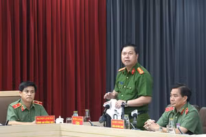 Đại tá Nguyễn Công Khôi thông tin tại buổi họp báo.