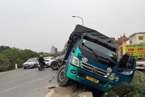 Tai nạn liên hoàn giữa 4 ô tô tại xã Thường Tín (TP Hà Nội).