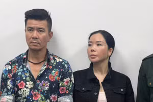 Vợ chồng Mai Anh tại cơ quan điều tra (Ảnh: Công an cung cấp).