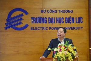 NGƯT. PGS.TS Vũ Đình Ngọ chúc mừng các doanh nhân, doanh nghiệp.