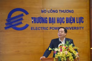 NGƯT. PGS.TS Vũ Đình Ngọ chúc mừng các doanh nhân, doanh nghiệp.