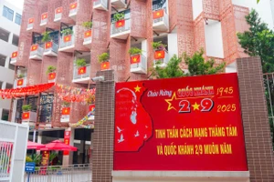 Trường THCS Giảng Võ là 1 trong những điểm bố trí màn hình LED phục vụ người dân xem diễu binh, diễu hành dịp 2/9.