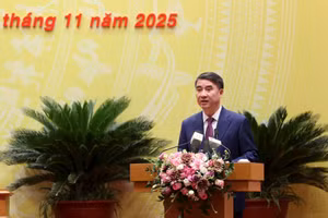 Ông Nguyễn Xuân Lưu, Phó Chủ tịch UBND TP Hà Nội báo cáo tại kỳ họp. (Ảnh: VT)