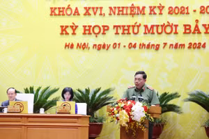 Trung tướng Nguyễn Hải Trung thông tin về Đề án tại kỳ họp.