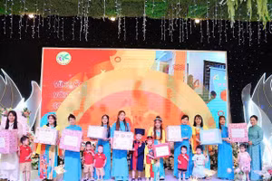 Cô trò Trường Mầm non Thánh Gióng hân hoan tổng kết năm học.