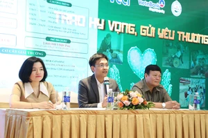 Đại diện Ban tổ chức giải thông tin với báo chí.