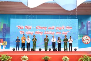 Đại biểu ấn nút phát động tháng hành động phòng, chống ma túy năm 2025.