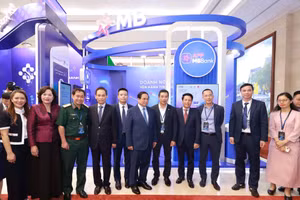 Đại diện MB vinh dự đón Thủ tướng chính phủ và Thống đốc Ngân hàng Nhà nước.