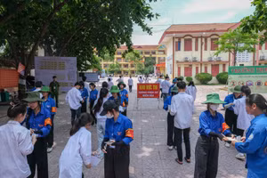 Thí sinh dự thi tại điểm thi Trường THPT Ngô Sĩ Liên.