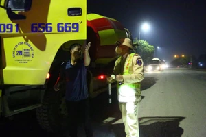 Đội CSGT đường bộ số 9 kiểm soát trên các tuyến giao thông thuộc địa phận xã Ô Diên.