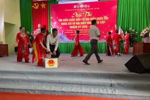 Thí sinh tham gia phần thi xử lý tình huống thường gặp về bầu cử.