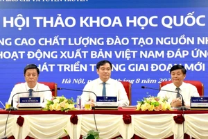 Đoàn chủ trì hội thảo