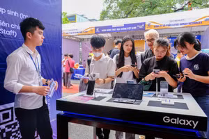 Sinh viên EPU được doanh nghiệp chào đón, tuyển dụng tại trường.