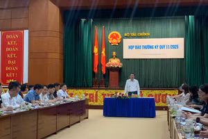 Quang cảnh buổi họp báo.