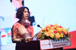 Thứ trưởng Bộ Y tế Nguyễn Thị Liên Hương phát biểu tại buổi lễ.