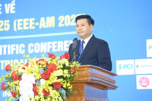 PGS.TS Đinh Văn Châu – Hiệu trưởng Trường Đại học Điện lực khai mạc Hội thảo. 