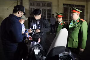 Tổ công tác 141 ra quân đảm bảo an ninh trật tự. 