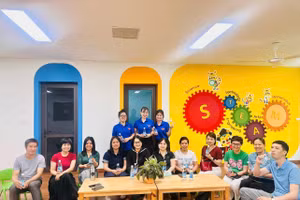 Khu vực đón tiếp phụ huynh với không gian nghỉ ngơi sạch sẽ, thoáng mát.