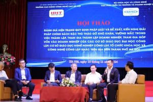 Các đại biểu, nhà khoa học, nhà nghiên cứu, nhà giáo tham dự hội thảo.