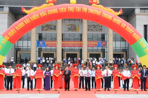 Lễ cắt băng xuất hành vải thiều Bắc Giang tiêu thụ tại các thị trường trong nước và xuất khẩu.