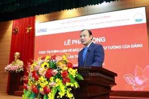 PGS. TS Lê Hải Bình - Phó Giám đốc Thường trực Học viện Chính trị quốc gia Hồ Chí Minh dự, phát biểu.