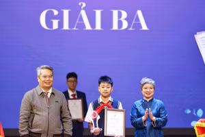 Em Nghiêm Xuân Bách lớp 7A9, Trường THCS Giảng Võ đạt giải Ba tại cuộc thi.