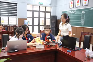 Một trong những Đội thi đến từ Trường THCS Giảng Võ. 