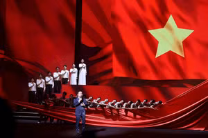 Chương trình nghệ thuật 'Sao Độc lập” năm 2025 với chủ đề 'Vì một Việt Nam thịnh vượng'. Ảnh Hoa Nguyễn.