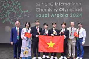 Đoàn Việt Nam tiếp tục duy trì vị trí trong tốp dẫn đầu kỳ thi IChO.