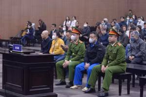 Bị cáo Nghiêm Quang Minh cùng nhóm cựu cán bộ hầu tòa sáng 10/3.