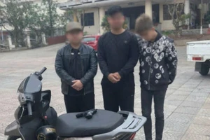 3 thanh niên cùng tang vật bị thu giữ.