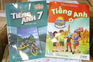 Một số loại sách giả được đường dây trên sản xuất.