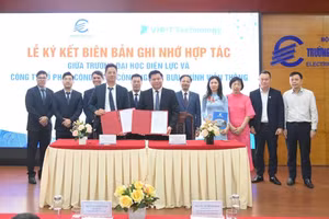 Nhà trường ký kết hợp tác với các đơn vị, doanh nghiệp. 