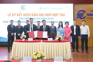 Nhà trường ký kết hợp tác với các đơn vị, doanh nghiệp.