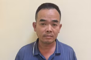 Đinh Văn Long tại cơ quan công an. Ảnh: TG