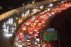 Giao thông rạng sáng 2/2 trên cao tốc Pháp Vân - Cầu Giẽ.