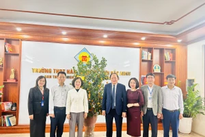 Đoàn công tác Sở GD&ĐT Bắc Ninh thăm, làm việc với Trường THPT Hàn Thuyên.