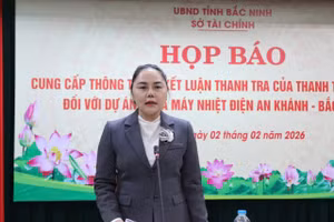 Phó Giám đốc Sở Tài chính Vũ Thị Phương Thảo chủ trì họp báo.