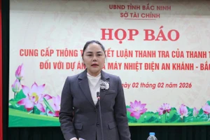 Phó Giám đốc Sở Tài chính Vũ Thị Phương Thảo chủ trì họp báo.