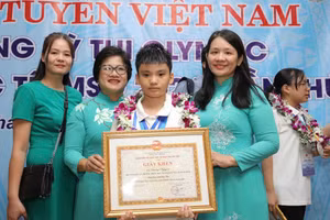 Dương Nguyễn trở về trong sự đón đợi của gia đình, thầy cô. 