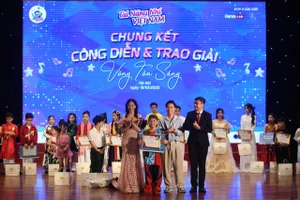 Hoàng Minh Trí được vinh danh tại cuộc thi.