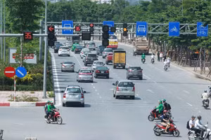 Một góc giao thông Thủ đô Hà Nội ngày 1/5.