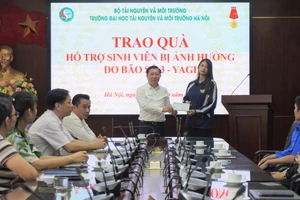 Trường Đại học Tài nguyên và Môi trường Hà Nội chung tay hỗ trợ sinh viên vượt qua khó khăn do cơn bão số 3 gây ra.