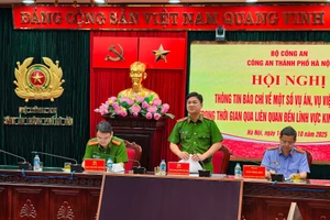 Thiếu tướng Dương Đức Hải, Phó Giám đốc Công an thành phố Hà Nội chủ trì hội nghị.